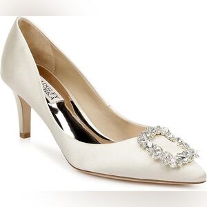 Badgley Mischka Carrie Cream Satin Kitten Heel Pump Heels Size 7.5